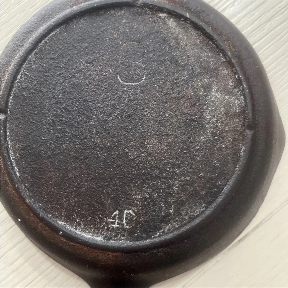 Vintage Lodge #3 4D Cast Iron Skillet 6” Double Pour Spouts 3 Knotched